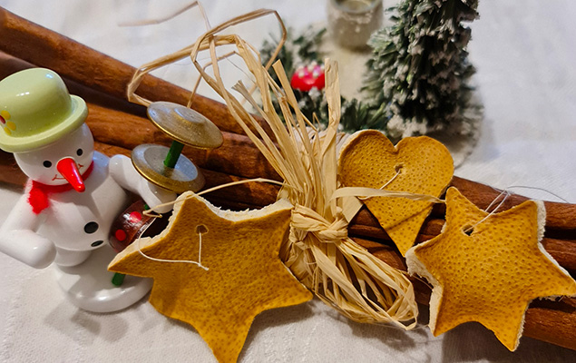 Orangen für den Weihnachtsbaum