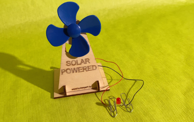 Solarwindmühle mit LED verbunden